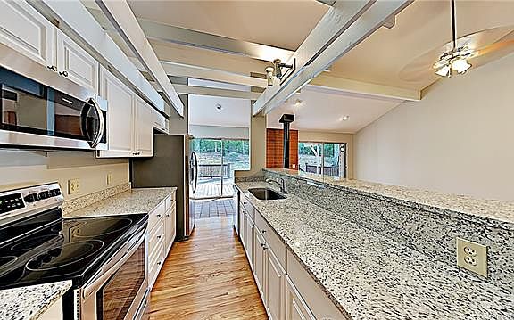 4th image of 3911 Windwood Cres