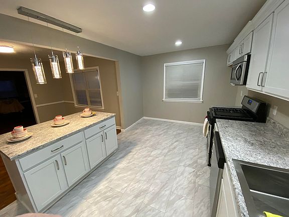 4th image of 1737 E Elm St