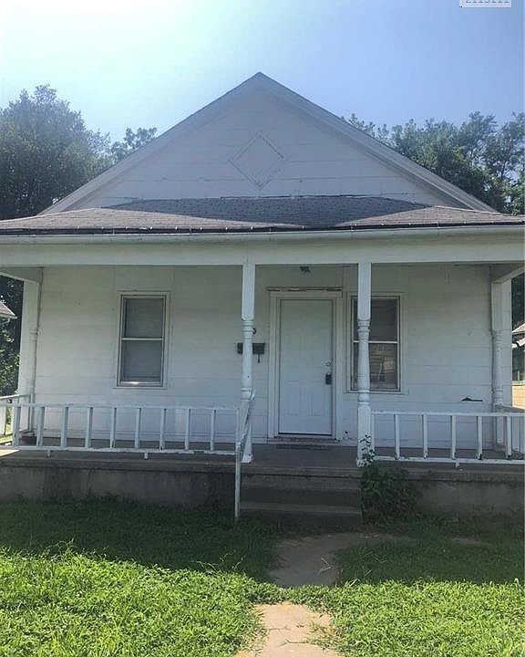 1st image of 130 N Drury Ave