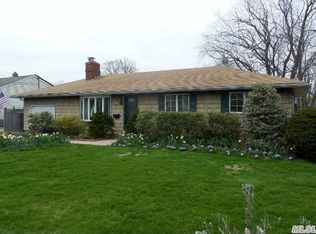 110 Bailey Ave, Patchogue, NY 11772