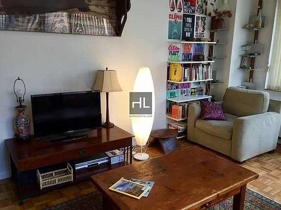 3rd image of 350 W 50th St APT 4T