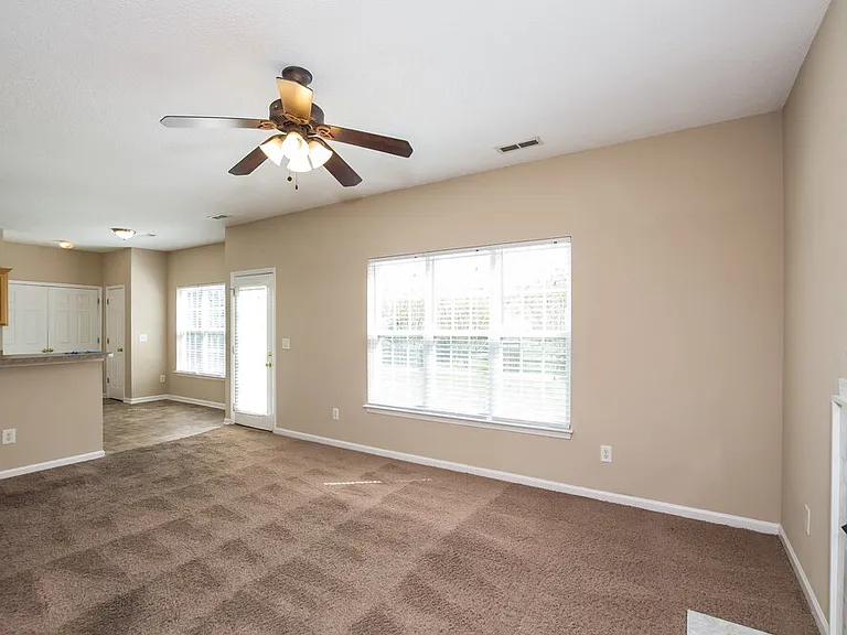 326 McGinn Grove Dr — Photo 3