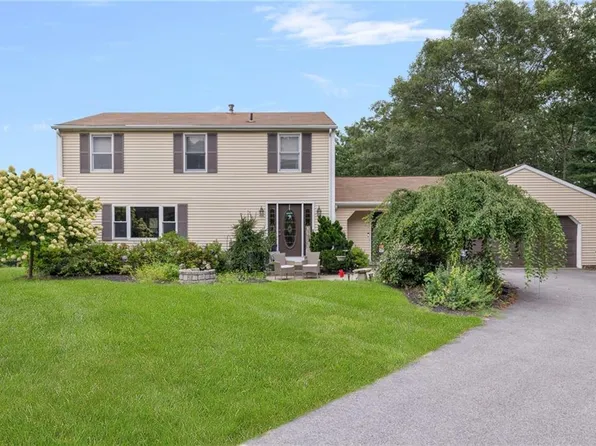 111 Olney Arnold Rd, Cranston, RI 02921