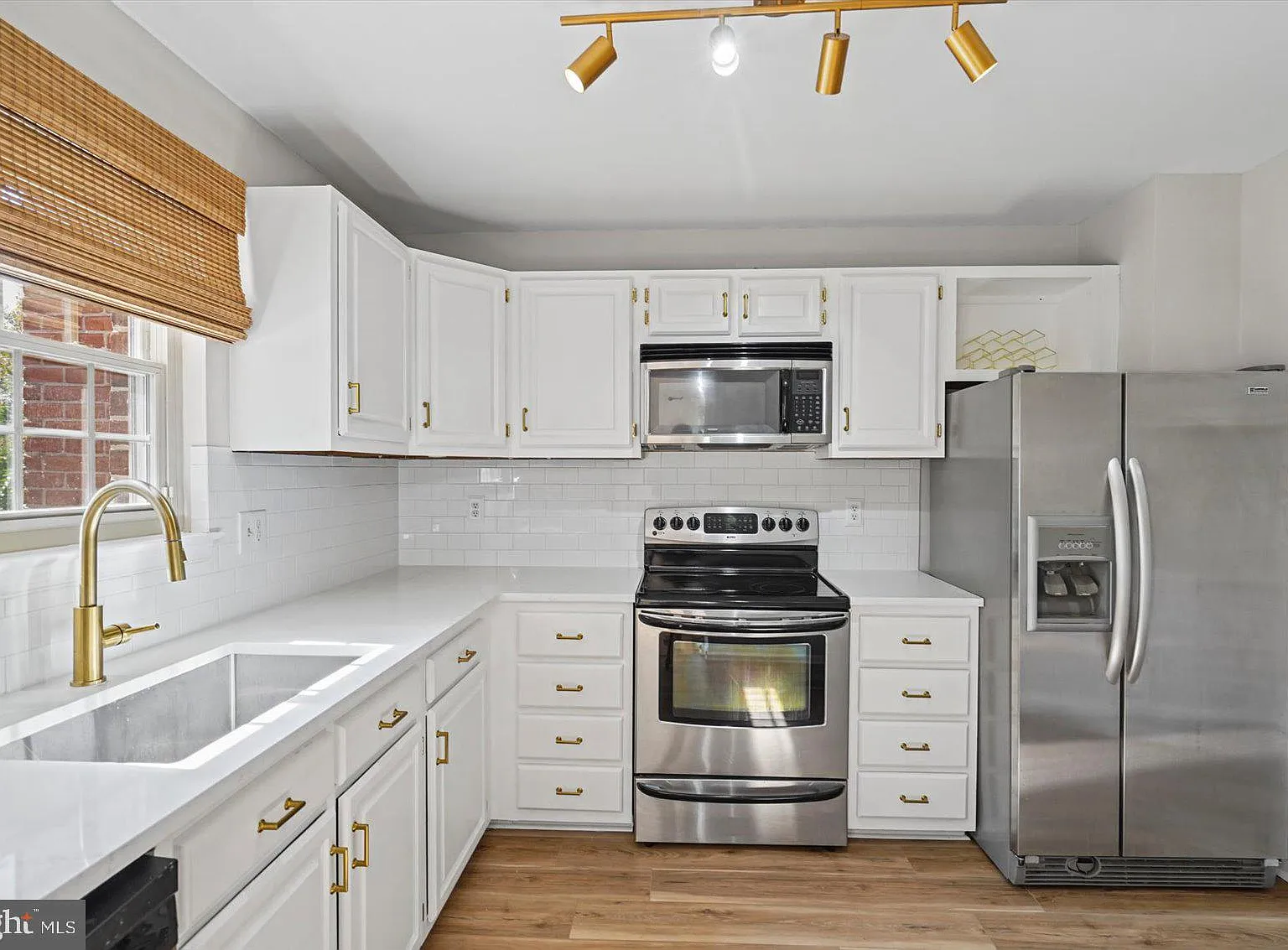 3 bed, 4.0 bath, 1672 sqft, $3,300 — Photo 1