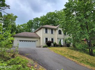 110 Rodeo Ln, Lords Valley, PA 18428