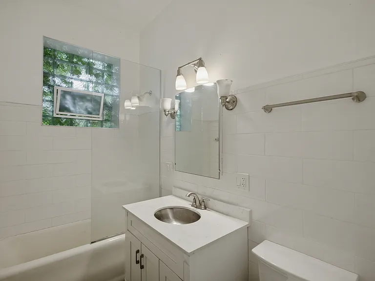 3118 W Palmer Sq #2 — Photo 8
