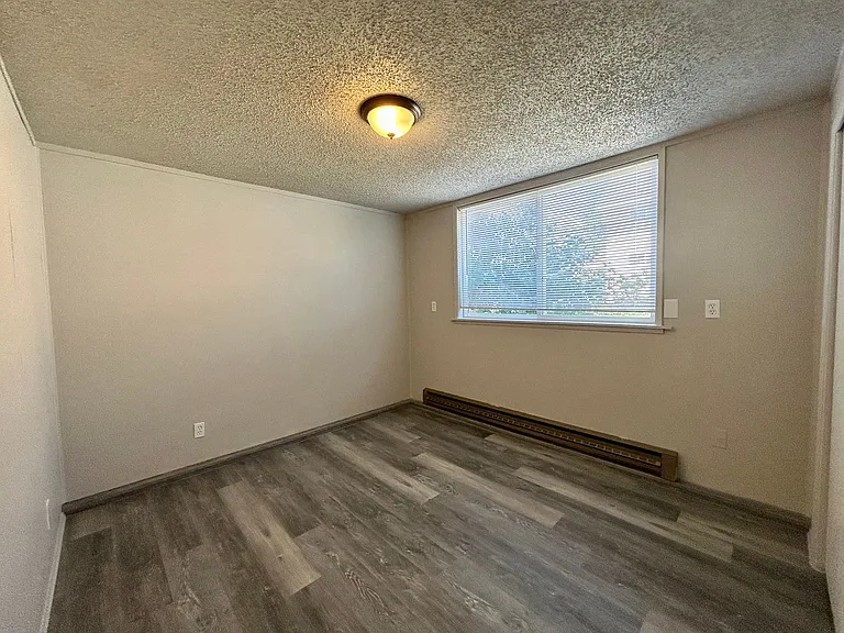 603 E 3rd Ave — Photo 5
