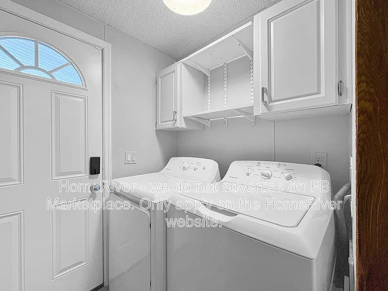 3 bed, 2.0 bath, 1296 sqft, $1,595 — Photo 4
