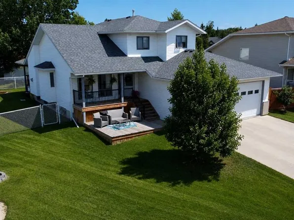 804 W Cherry Cres, Beaverlodge, AB T0H 0C0