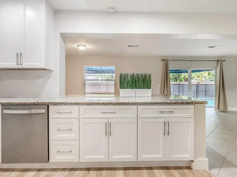740 Beachwood Ln — Photo 16