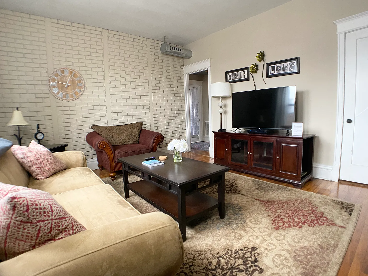 2 bed, 1100 sqft, $2,050 — Photo 4