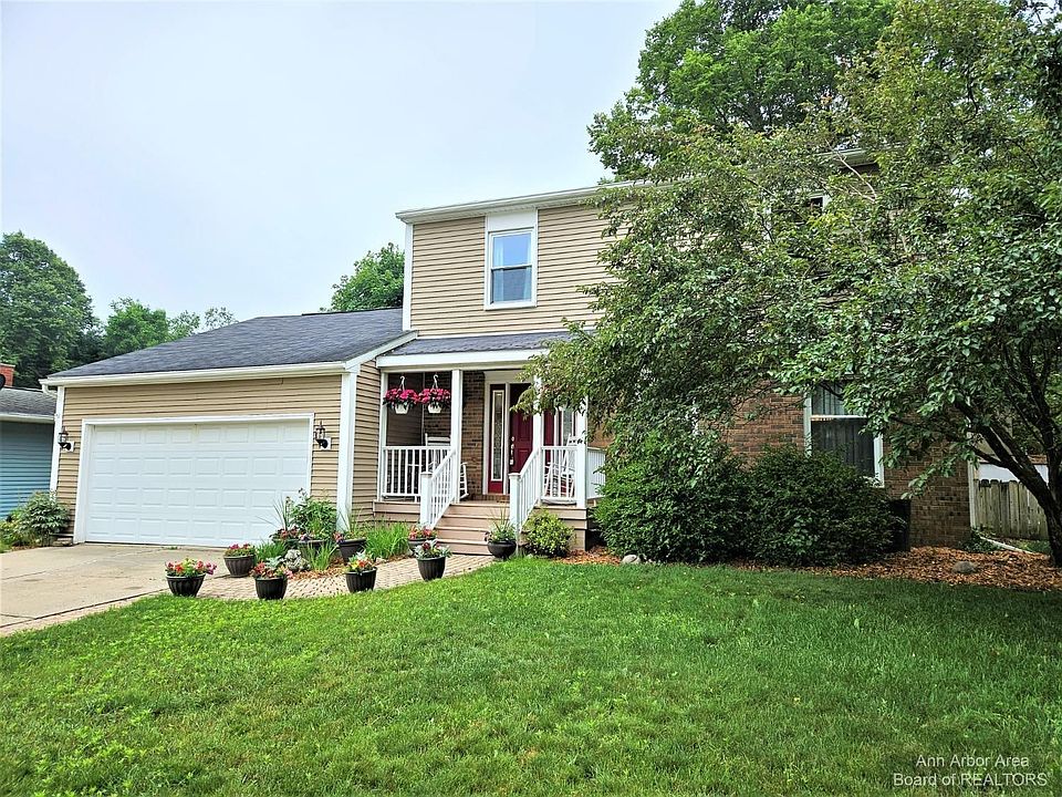 1st image of 49 Chestnut Dr