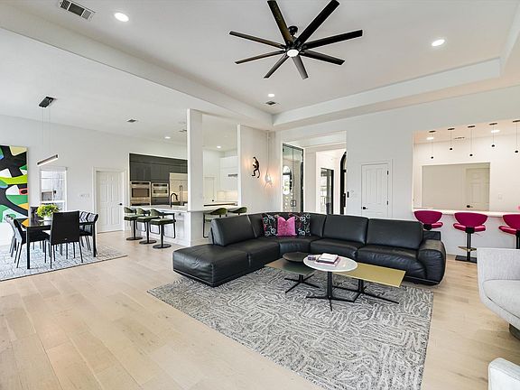 5th image of 32 Wingreen Loop