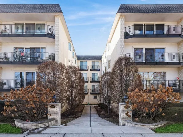 701 Ridge Rd APT 3A, Wilmette, IL 60091