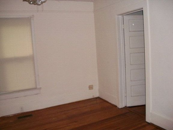 5th image of 320 Glovenia St