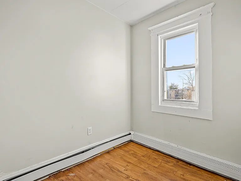 30 Wainwright St #3 — Photo 8
