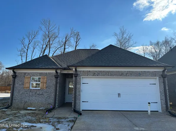 333 Country Garden Dr, Southaven, MS 38671