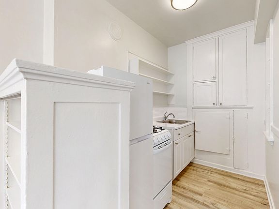 2nd image of 505 Taylor St #309