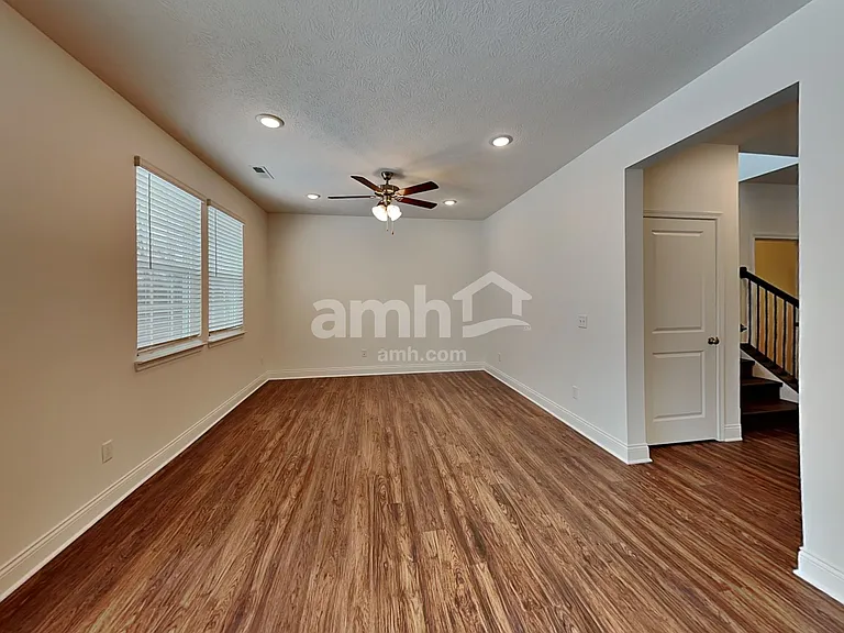 886 Castor Dr — Photo 8