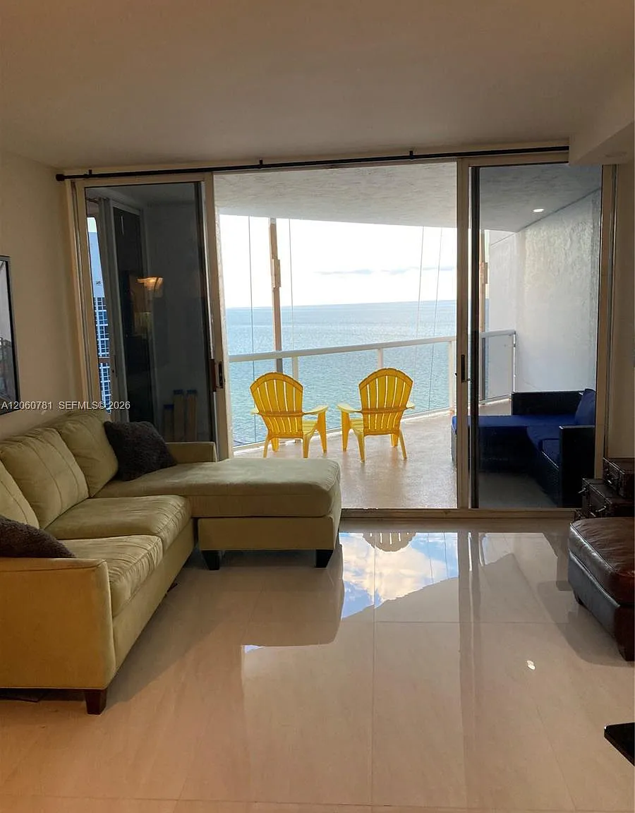 The Sterling Condo — Photo 1