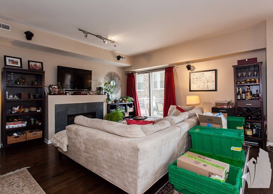 1st image of 4350 N Broadway Ave #302