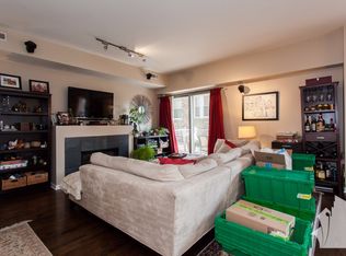 4350 N Broadway St APT 302, Chicago, IL