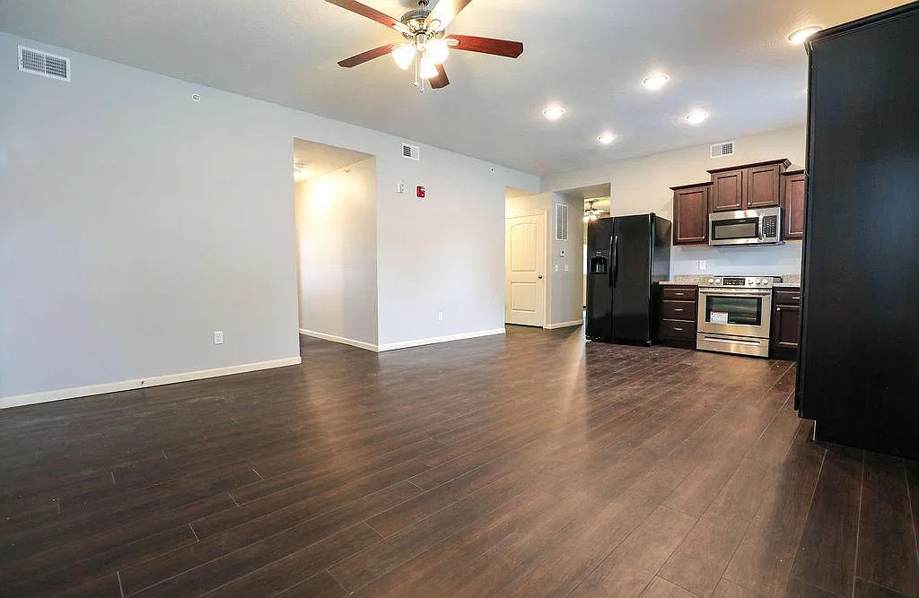 4 bed, 1800 sqft, $2,340 — Photo 3