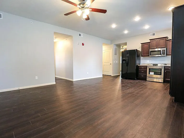 600 E Harrison St #A-101 — Photo 3