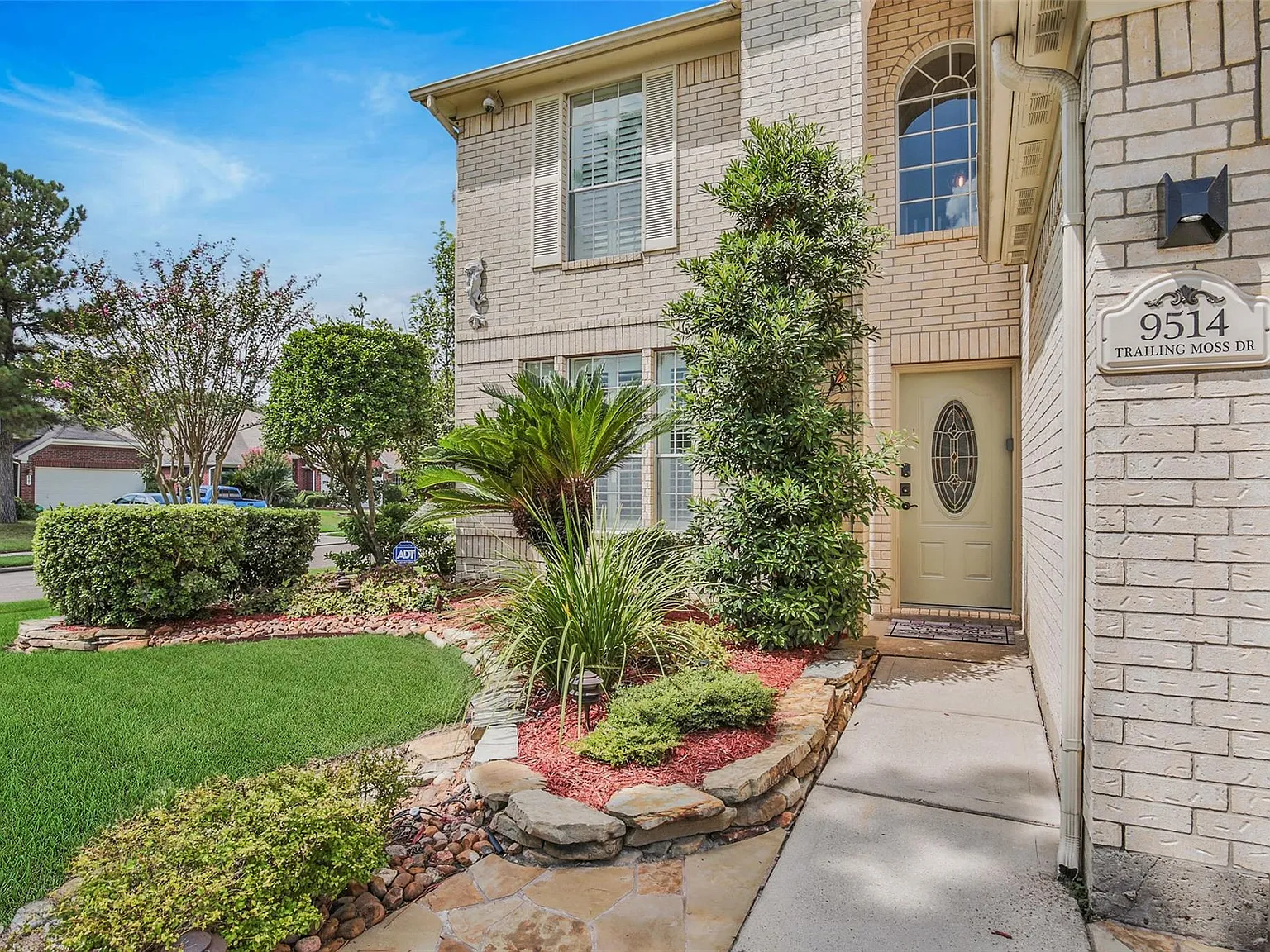 3 bed, 2.5 bath, 1903 sqft, $3,495 — Photo 3