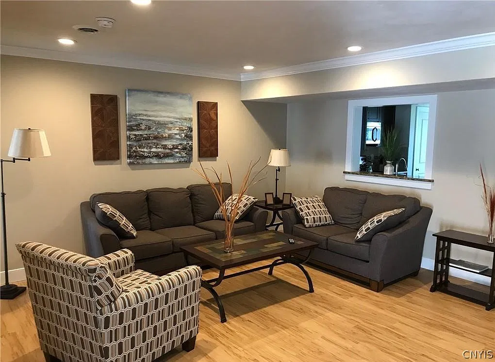 2 bed, 2.0 bath, 1200 sqft, $3,100 — Photo 2