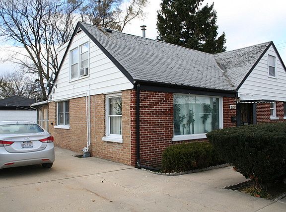 3rd image of 2320 25th Ave