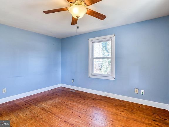 4th image of 1622 Orange Rd