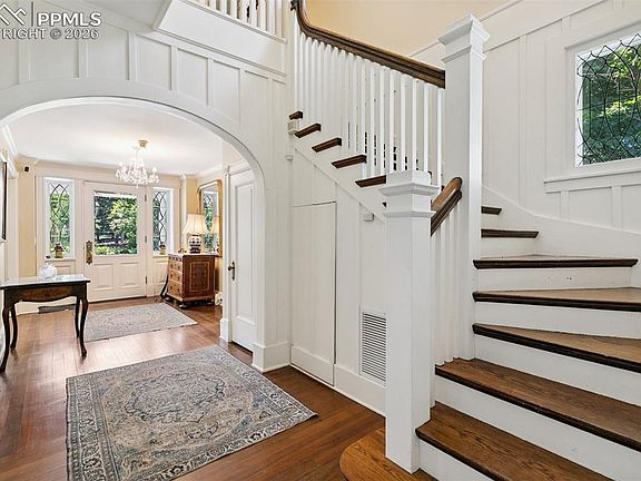 3rd image of 9 Broadmoor Ave