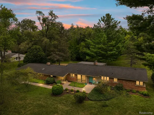 32750 Romsey Rd, Franklin, MI 48025