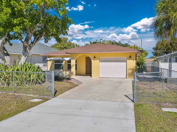 759 96th Ave N, Naples, FL 34108