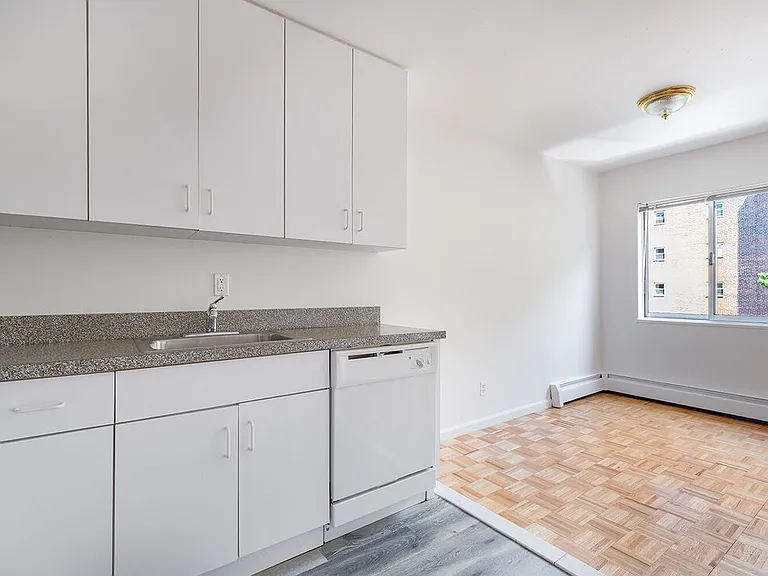 75-23 113th St #3E — Photo 4
