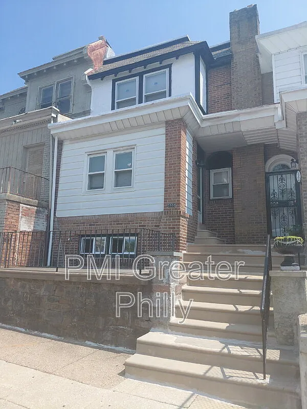 3 bed, 1.0 bath, 1150 sqft, $1,900 — Photo 1