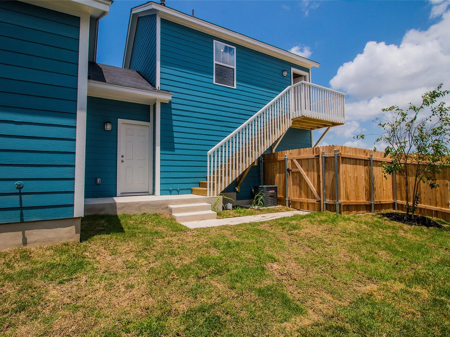 1 bed, 1.0 bath, 440 sqft, $900 — Photo 1