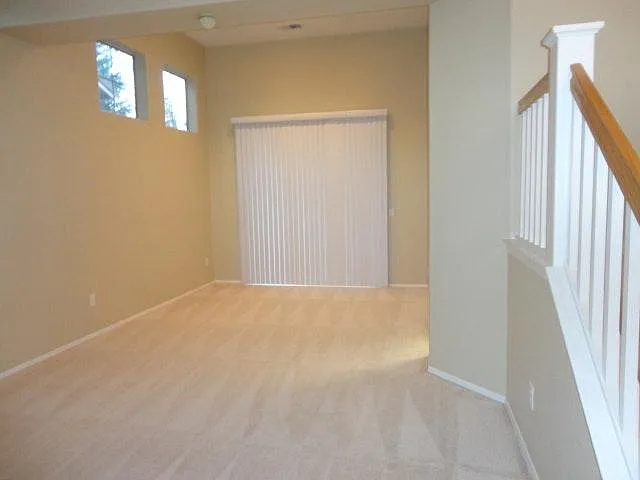 5 bed, 2598 sqft, $3,695 — Photo 2
