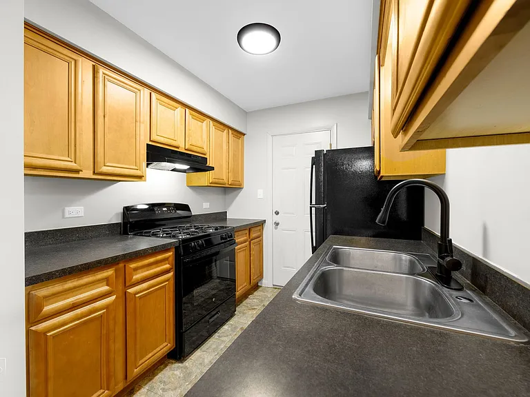 Woodland Court Apartments — Photo 12