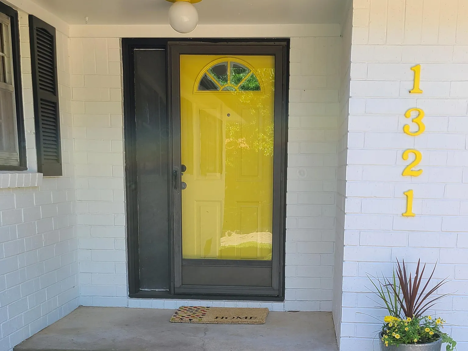 1321 N Peterson Ave — Photo 2