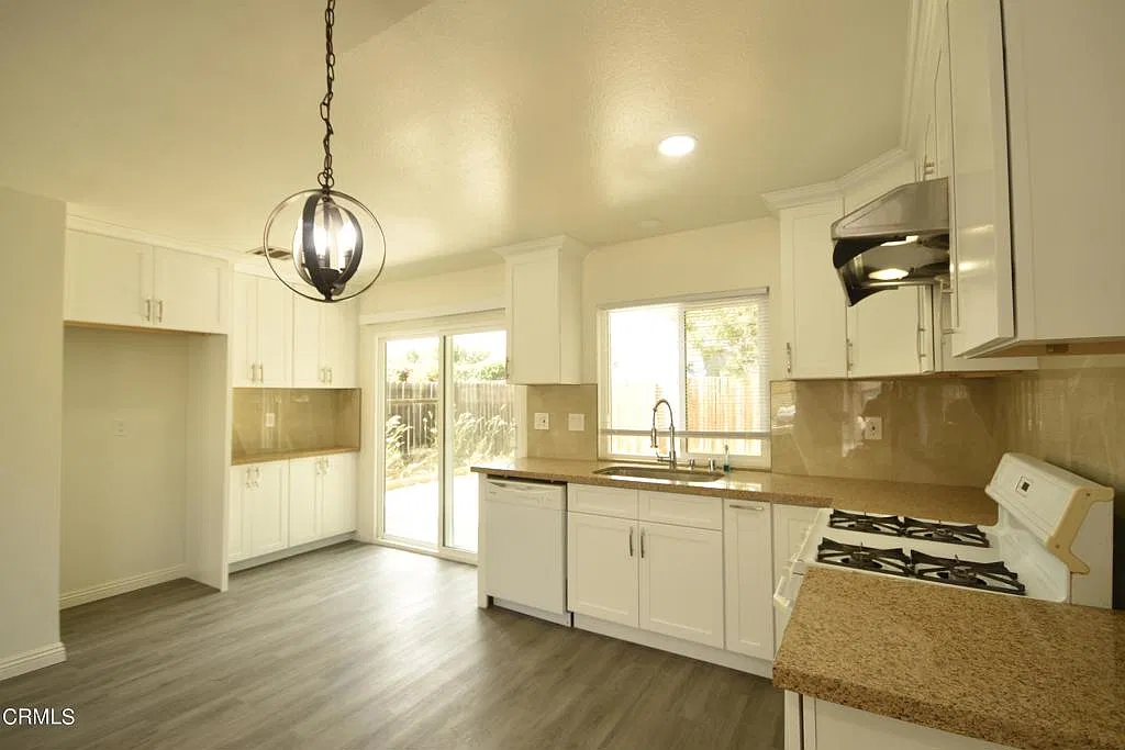 2 bed, 1.5 bath, 919 sqft, $2,900 — Photo 4