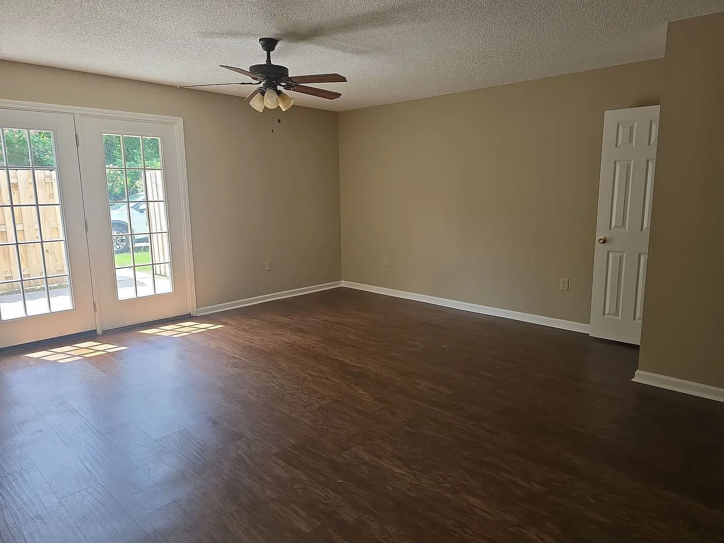 Savannah 2 Bed Townhome for Rent — Photo 2