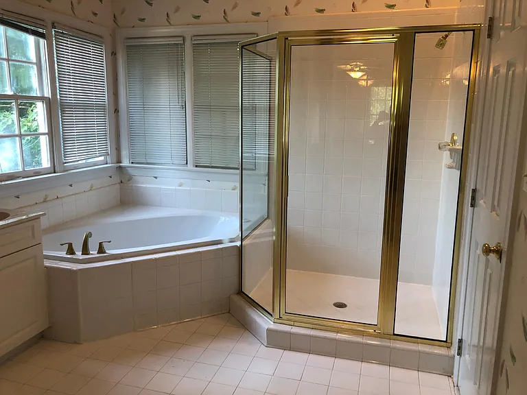 100 Landsdowne Ct — Photo 14