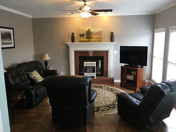 2nd image of 102 Sanoma Dr