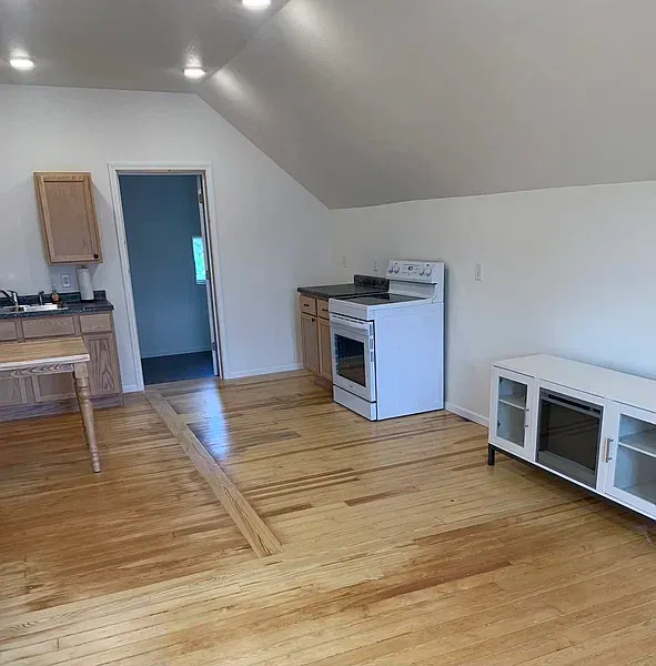 Studio, $875 — Photo 4
