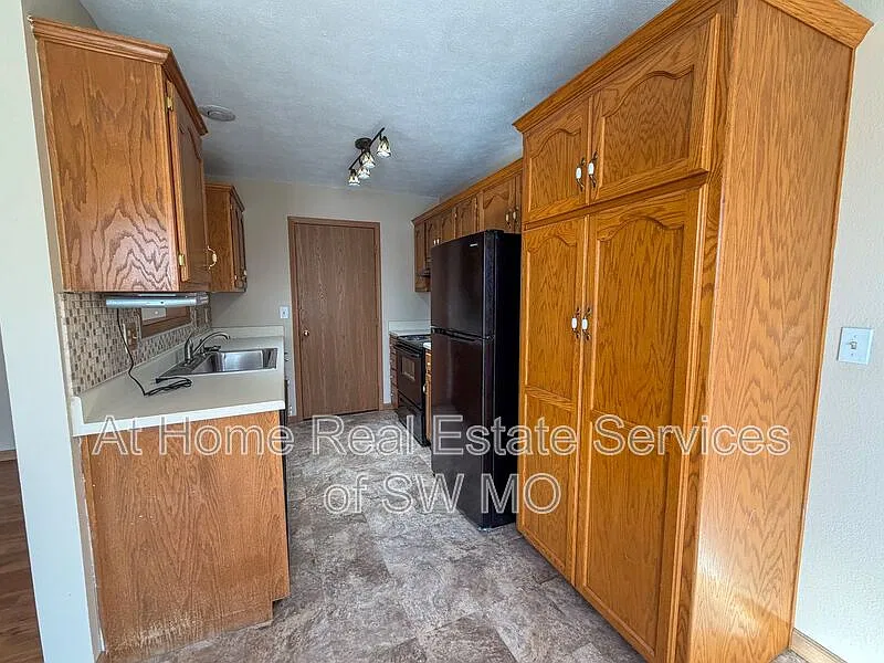 2 bed, 2.0 bath, 1106 sqft, $1,180 — Photo 2