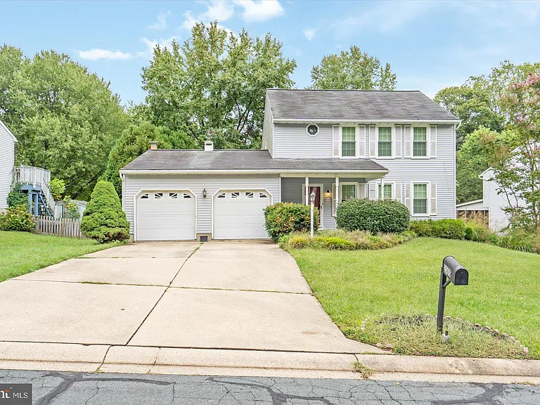 2505 Buckingham Ct — Photo 2