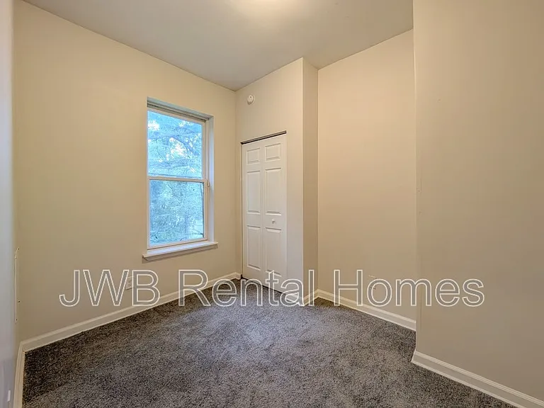 1924 Walnut St — Photo 6