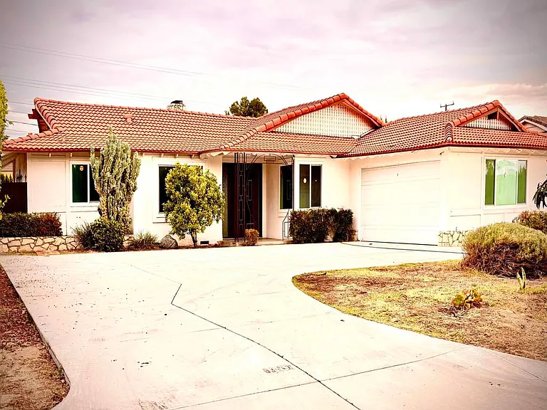 1126 Louise Ave — Photo 3